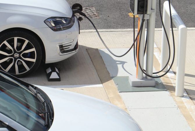 Government commits to 300,000 public charging points for EV's by 2030